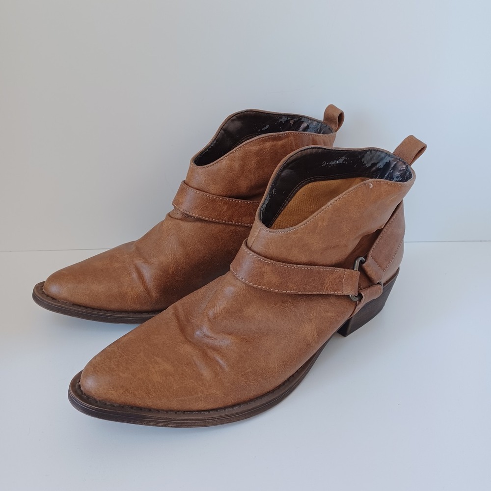 Coconuts Slouchy Tan Buckle Ankle Boots Womens Size 9.5M